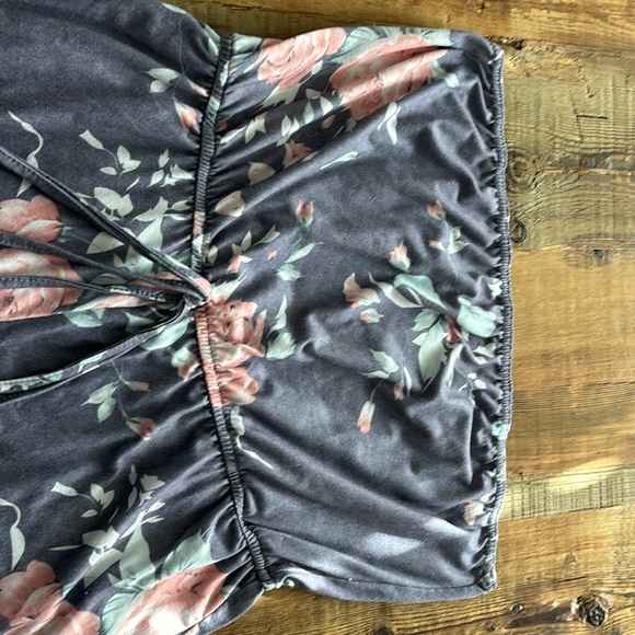 Comfy Spring Romper - Picture 3 of 4